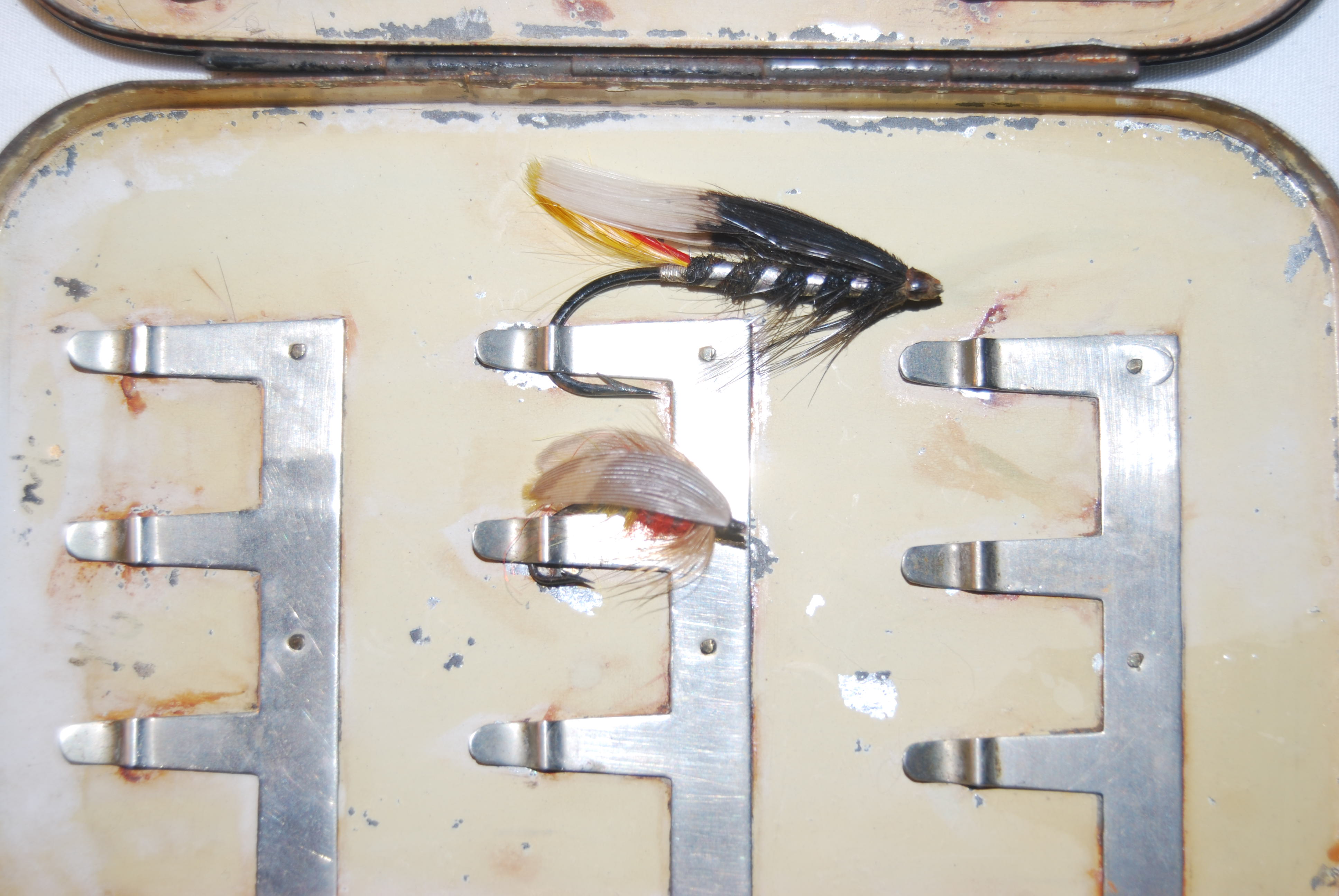 MALLOCH’S SALMON FLY BOX. With 10 GutEyed Salmon Flies, Full Dressed